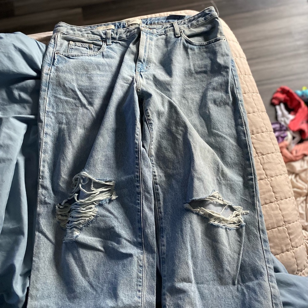 Distressed Light Blue Jeans. Universal Thread. 17R. With tags.